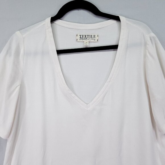 Elizabeth and James Shirt Size Medium Drapey Top V-Neck Shark Bite Hem - Picture 4 of 12